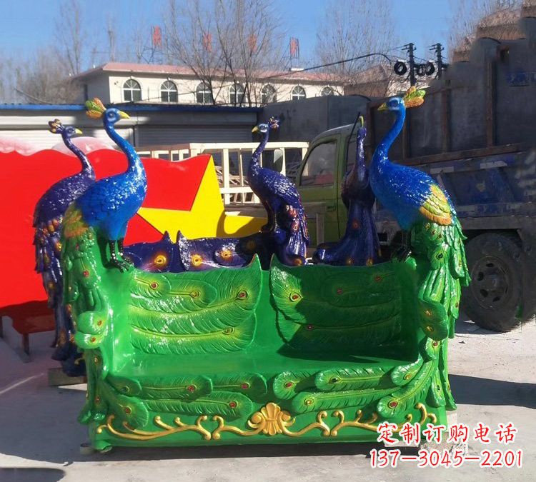 荆州玻璃钢孔雀雕塑给您带来精美的艺术体验