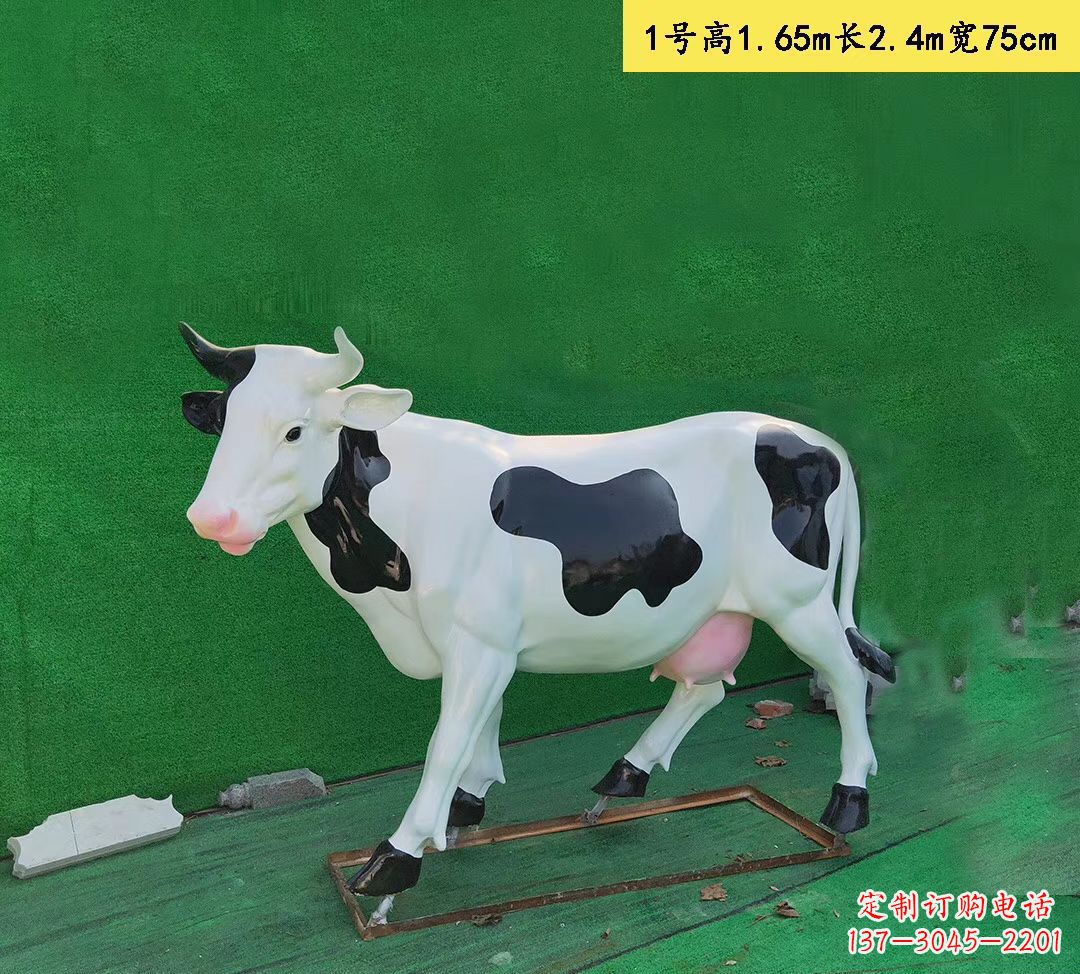 荆州玻璃钢仿真奶牛 公园广场园林景观动物摆件