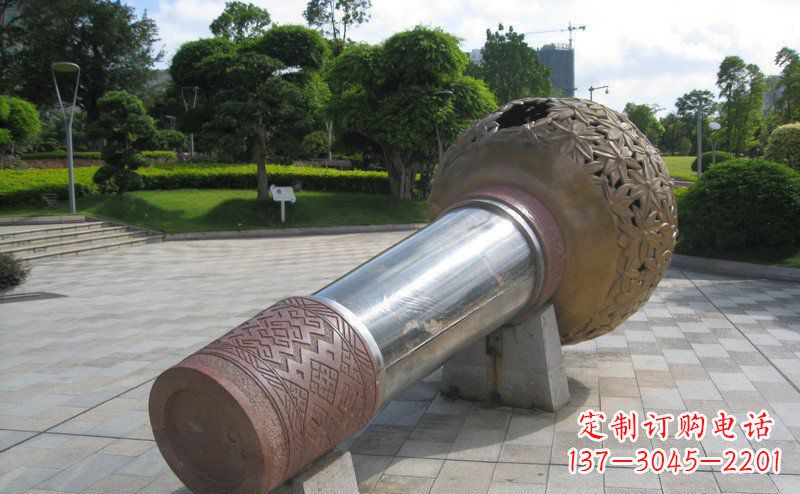 荆州“铸就记忆的不锈钢话筒雕塑”