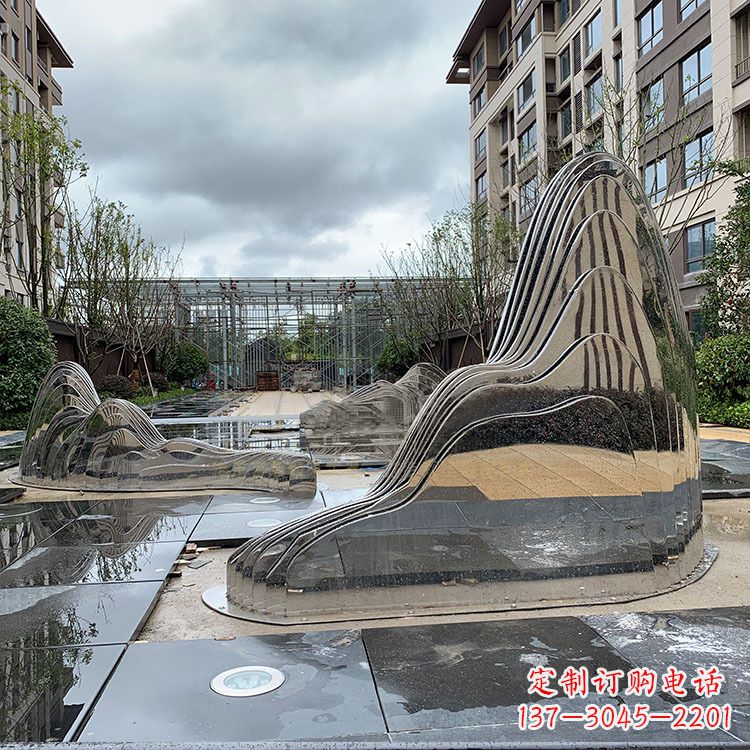 荆州不锈钢镜面假山雕塑给城市带来灵动之美