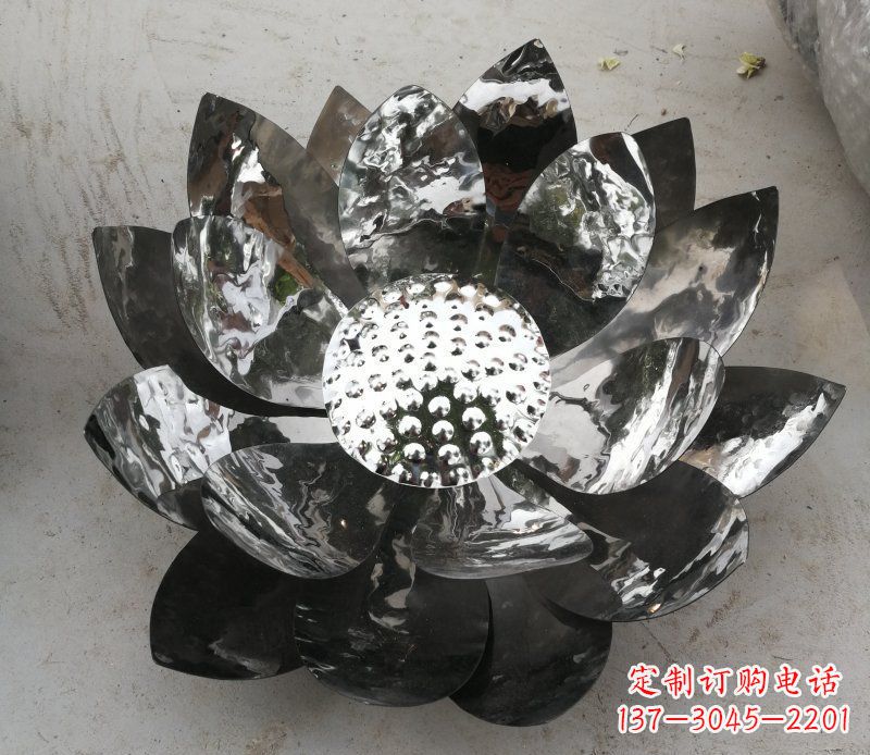 荆州不锈钢镜面的荷花雕塑——彰显美丽与恬静
