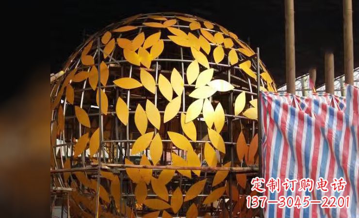 荆州不锈钢镂空树叶雕塑——精美绝伦