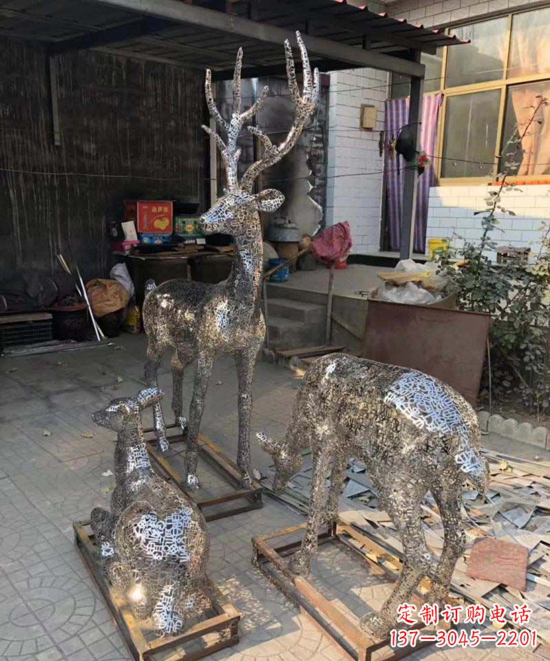 荆州不锈钢庭院里的梅花鹿雕塑