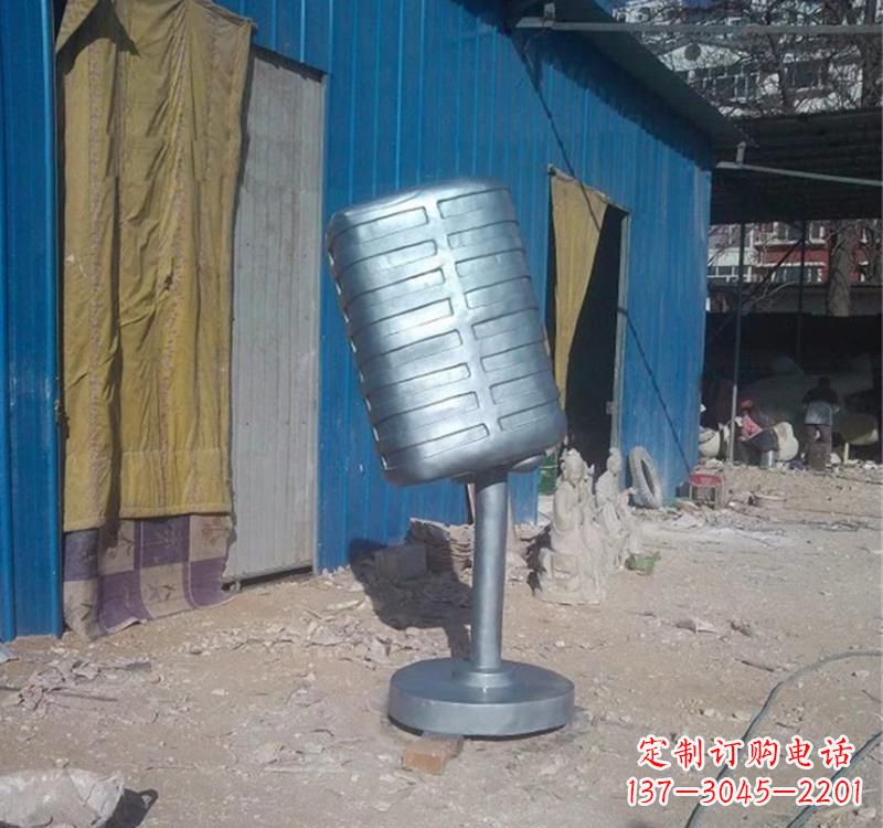 荆州不锈钢艺术话筒雕塑——传承精神文化