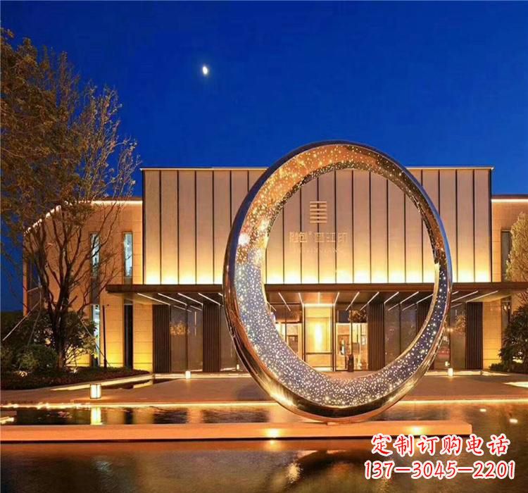 荆州不锈钢圆环雕塑给空间增添无限美感