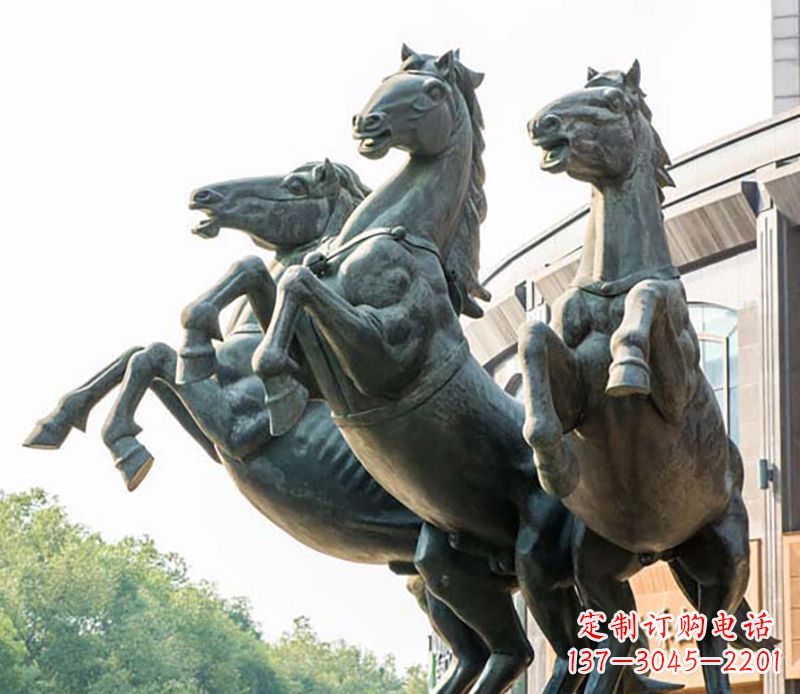 荆州城市广场立马马群铜雕