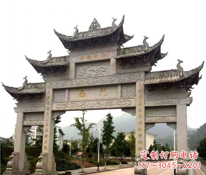 荆州村口三门石雕牌楼