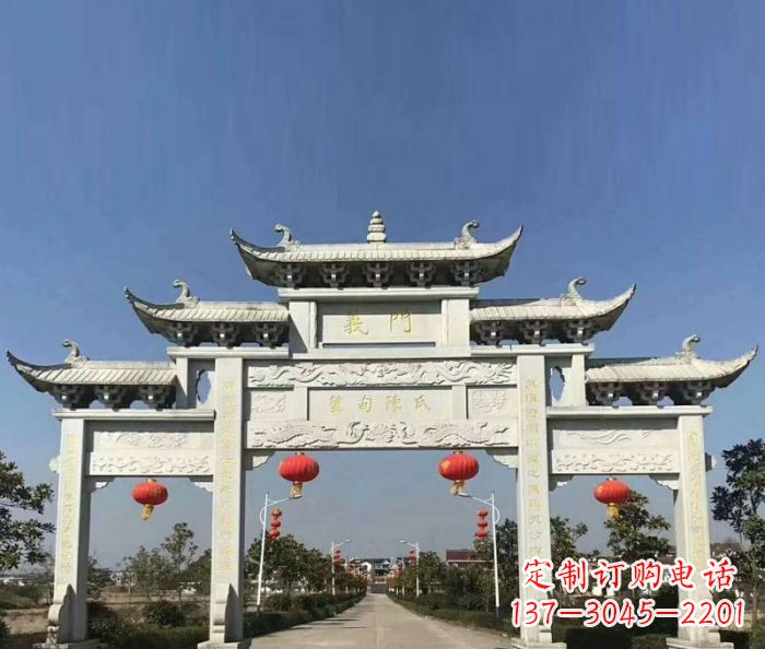 荆州传承百年,村口牌楼雕塑的历史