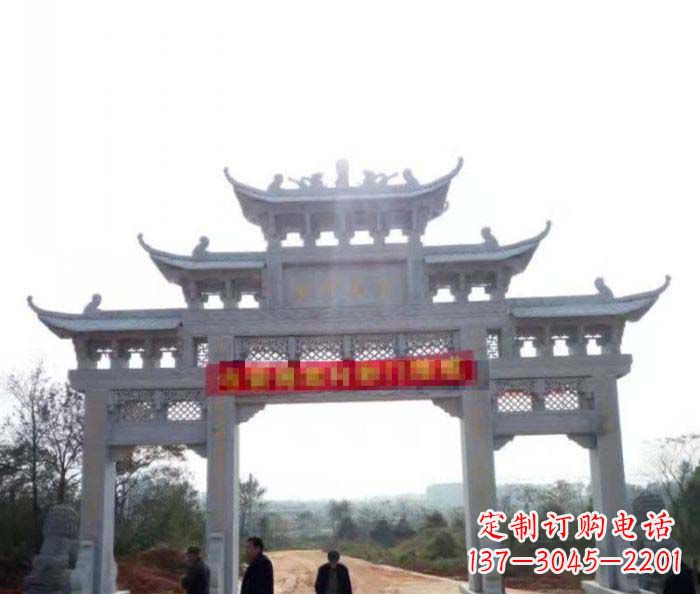荆州村庄三门石雕牌楼
