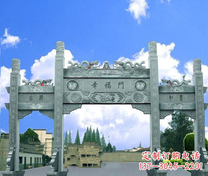 荆州村庄三门石雕牌坊