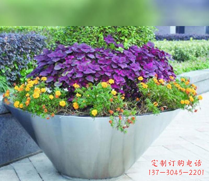 荆州中领雕塑精致无比的花盆雕塑