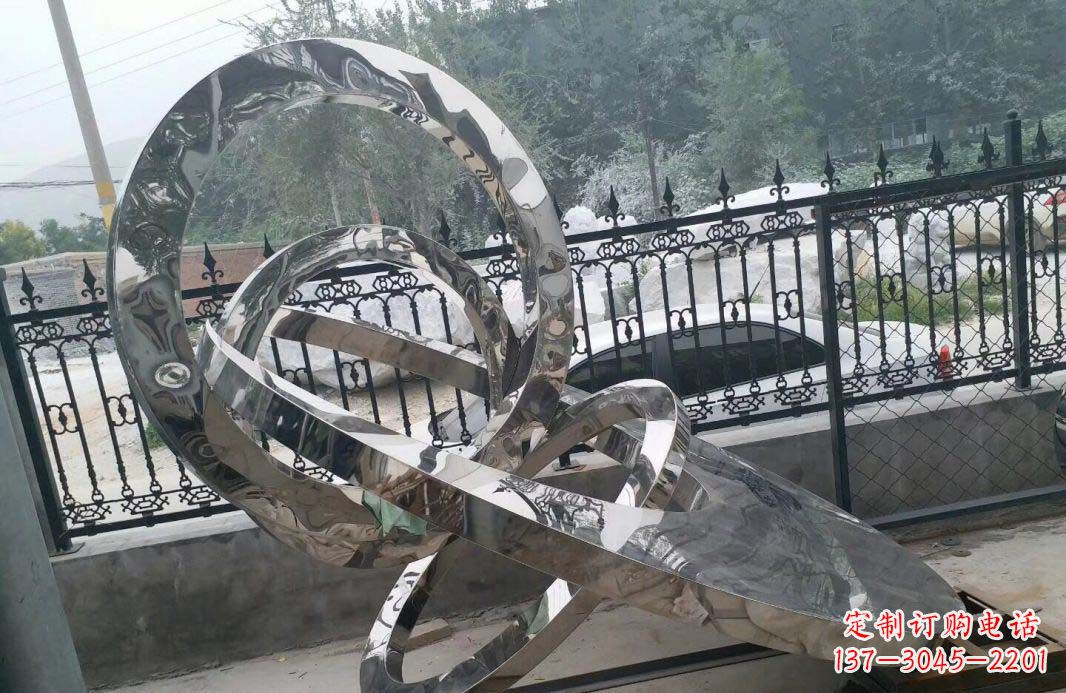 荆州宁静湖畔,圆环景观雕塑助公园璀璨