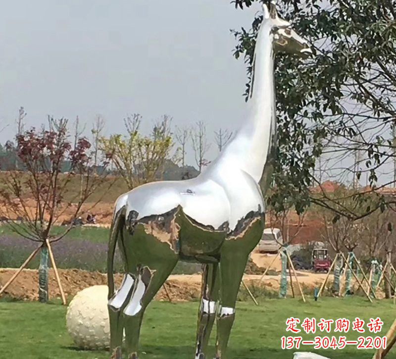 荆州公园不锈钢长颈鹿雕塑