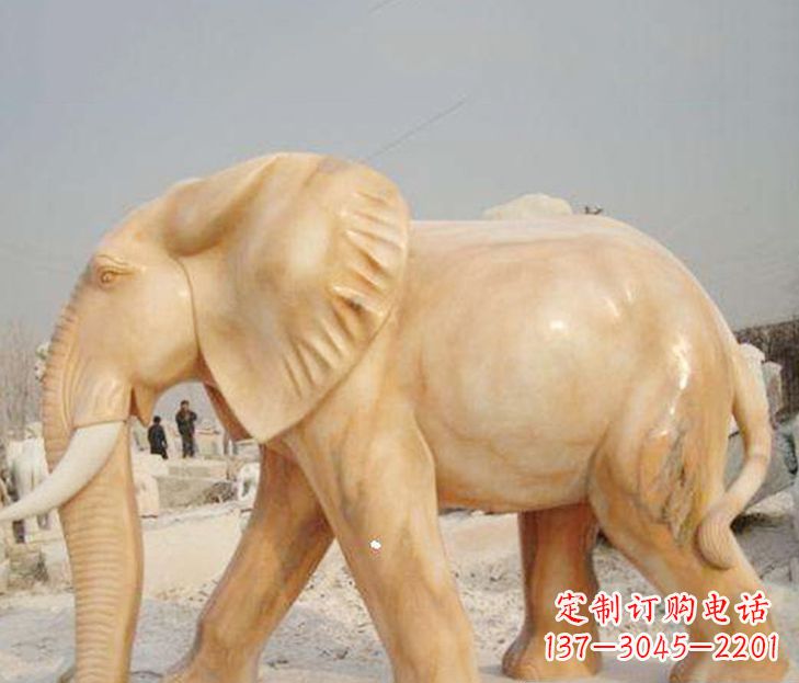 荆州公园晚霞红大象雕塑