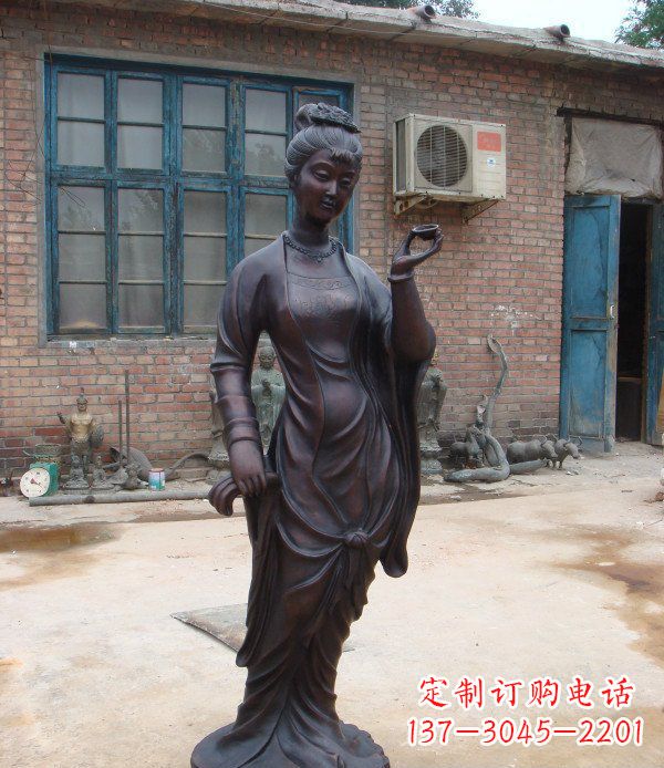 荆州古代美女公园人物铜雕