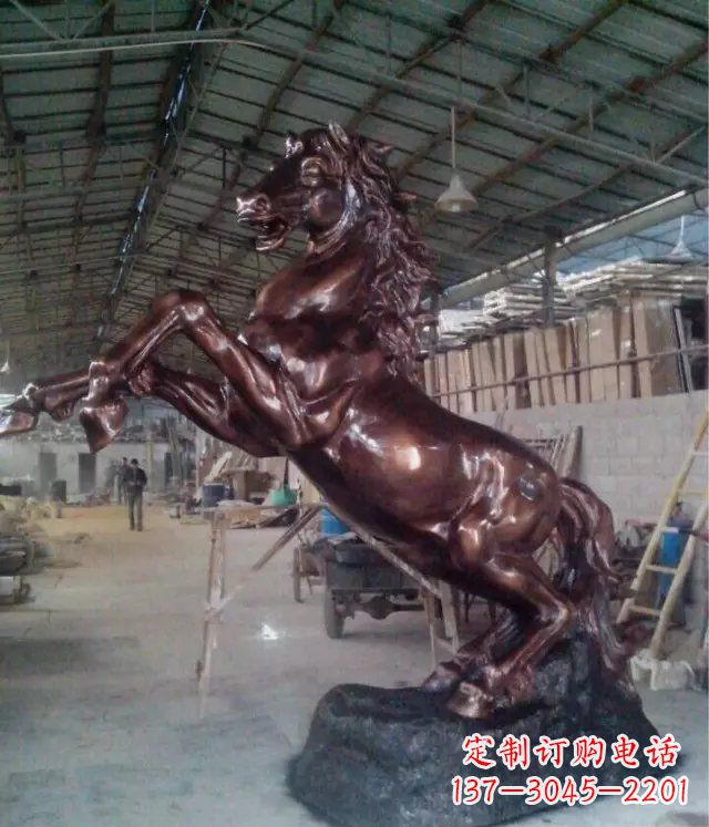 荆州广场奔马铜雕