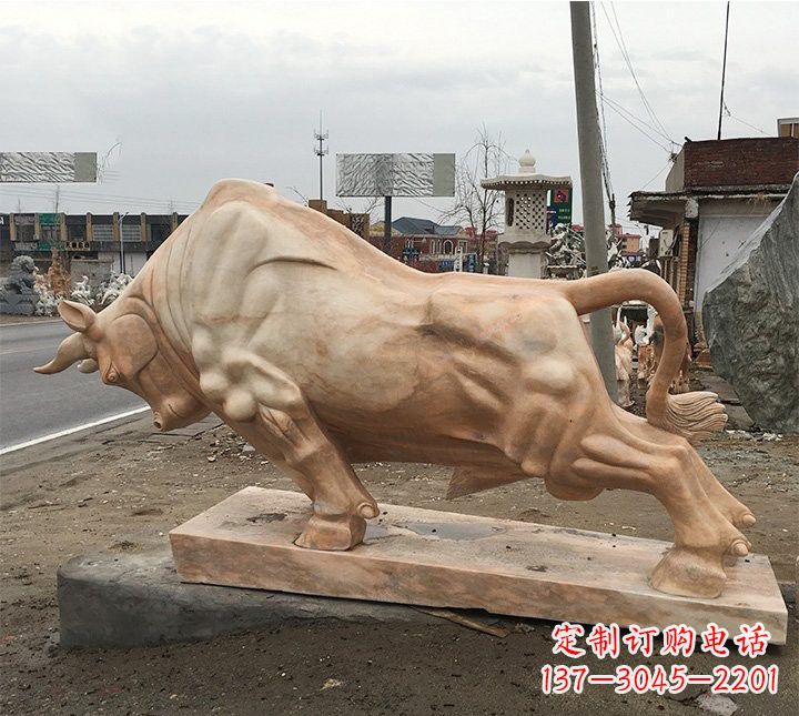 荆州广场晚霞红牛雕塑