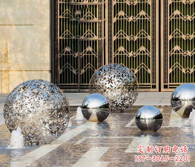 荆州欣赏自然的美:不锈钢花形镂空球喷泉雕塑
