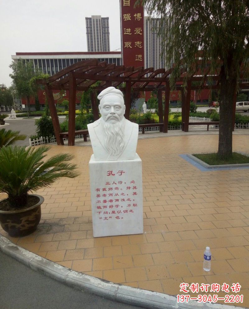 荆州赞美圣贤——孔子石雕塑