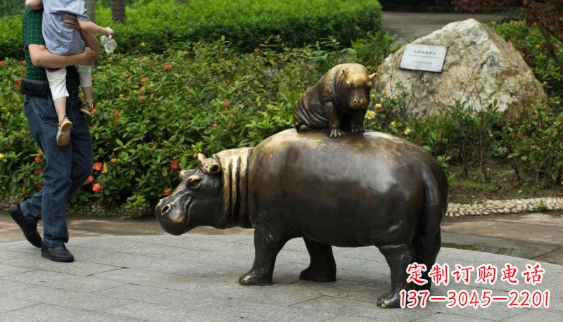 荆州铜雕母子河马