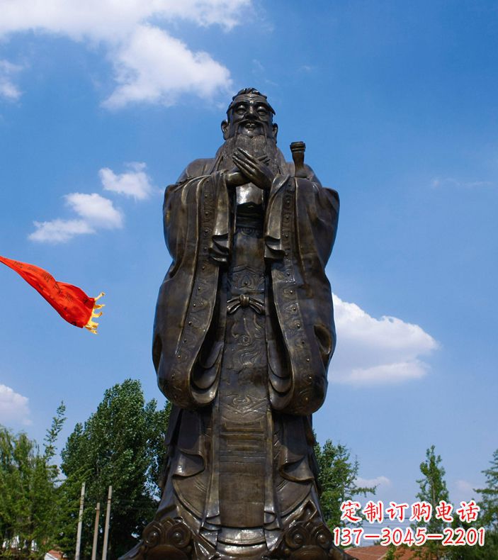 荆州校园里的孔子雕像