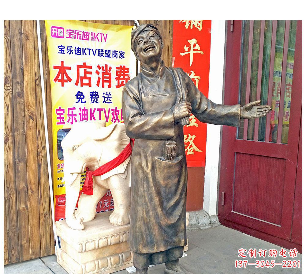 荆州迎宾的店小二铜雕