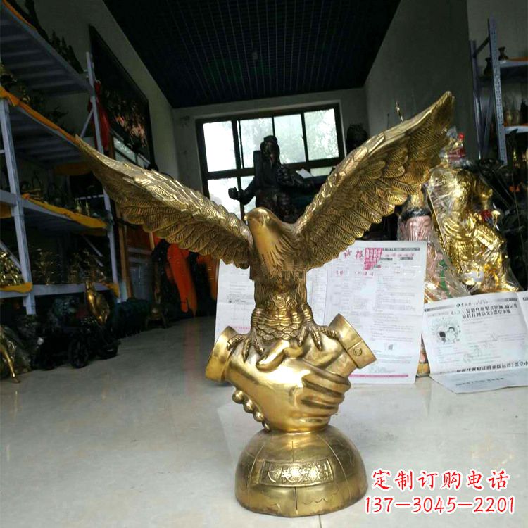 荆州铸铜老鹰雕塑大展宏图